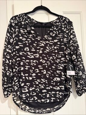 Simply Vera Vera Wang Black and White Animal-Print V-Neck Blouse